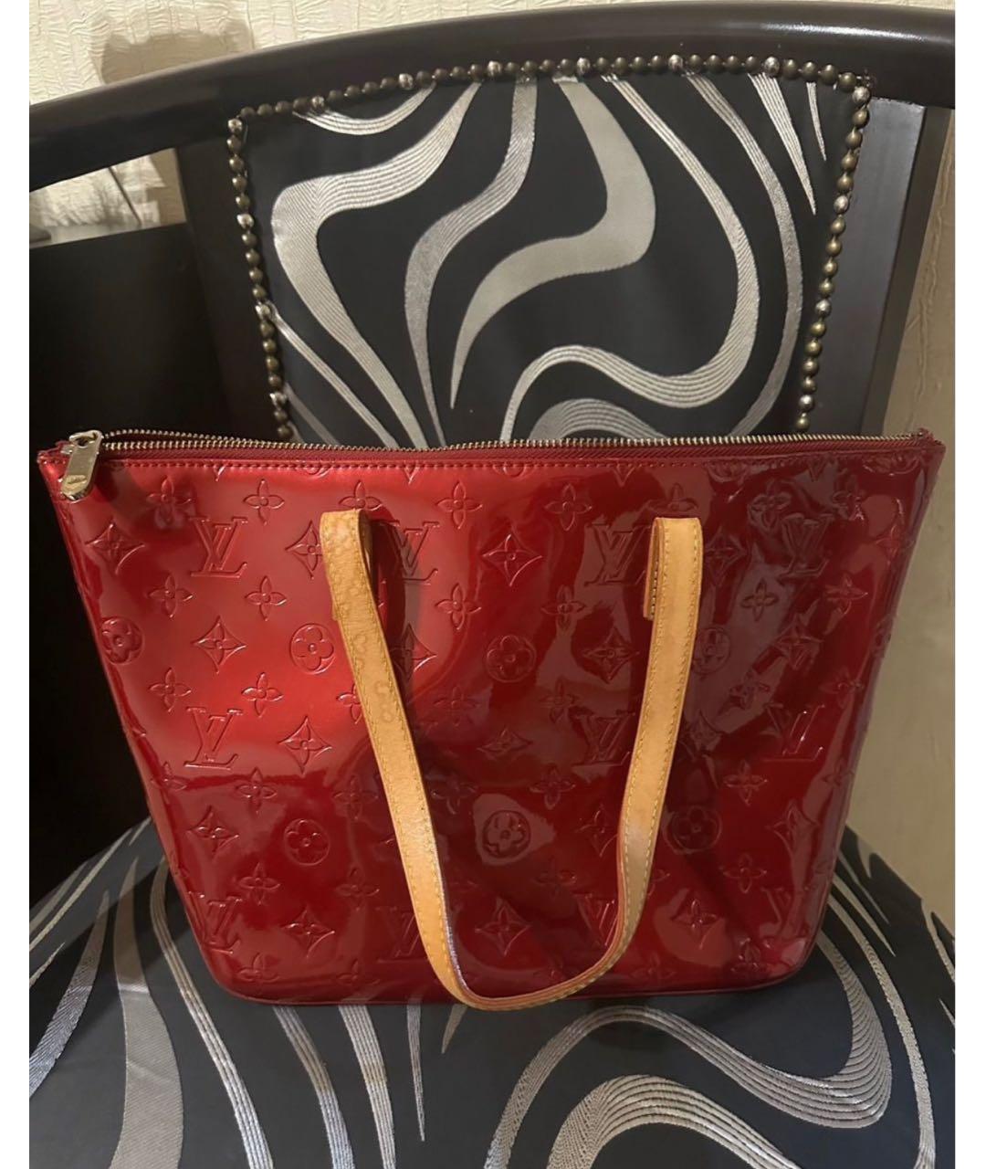 LOUIS VUITTON Красная сумка тоут из лакированной кожи, фото 3