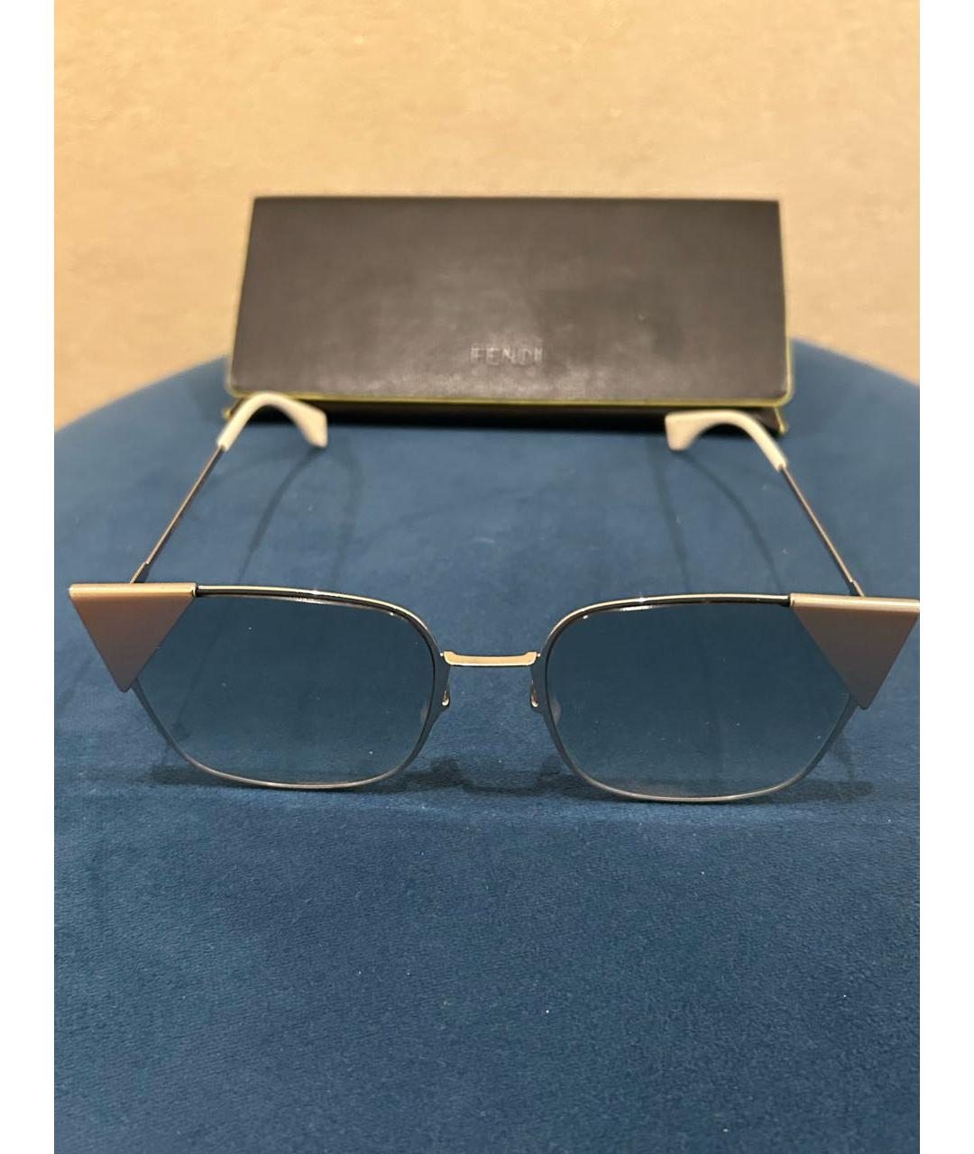 FENDI Серебряные пластиковые солнцезащитные очки, фото 2