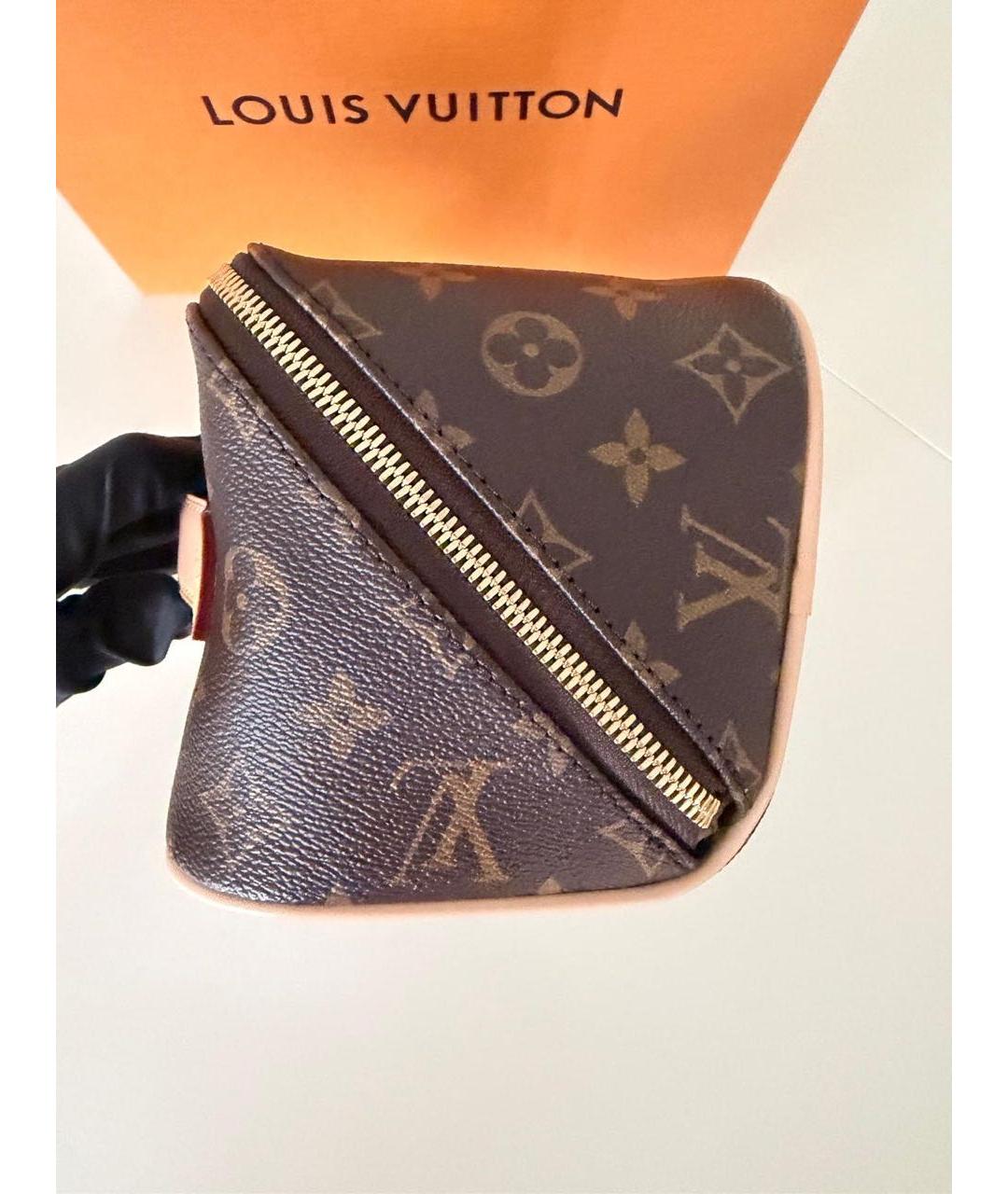 LOUIS VUITTON Коричневая косметичка, фото 5
