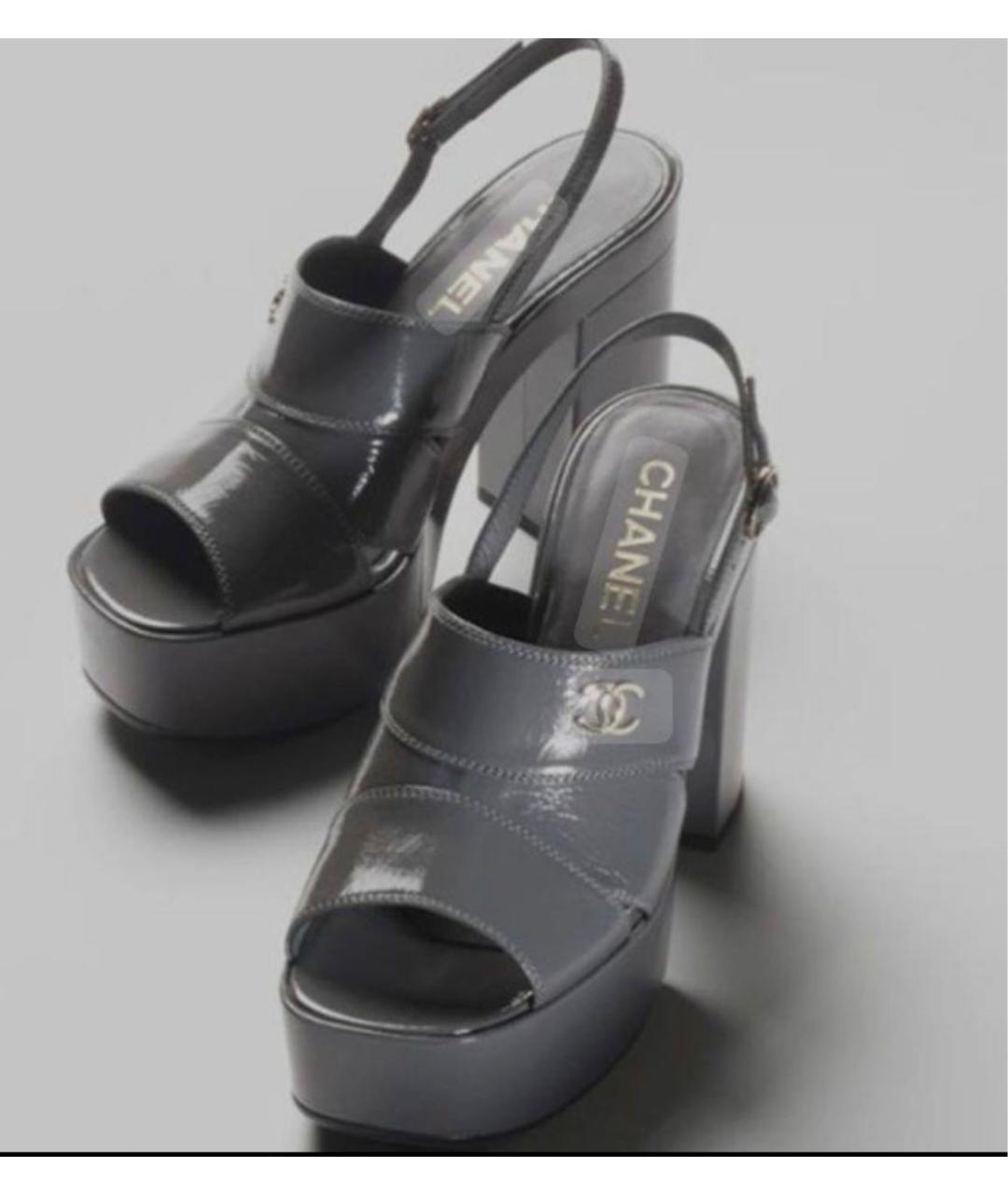 CHANEL Антрацитовые босоножки из лакированной кожи, фото 2