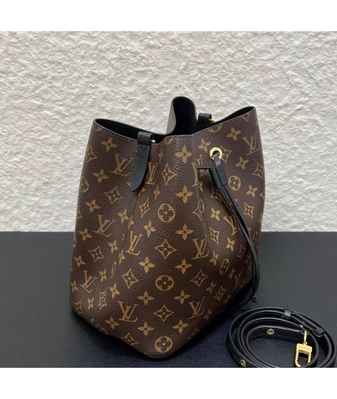 LOUIS VUITTON Черная кожаная сумка тоут, фото 3