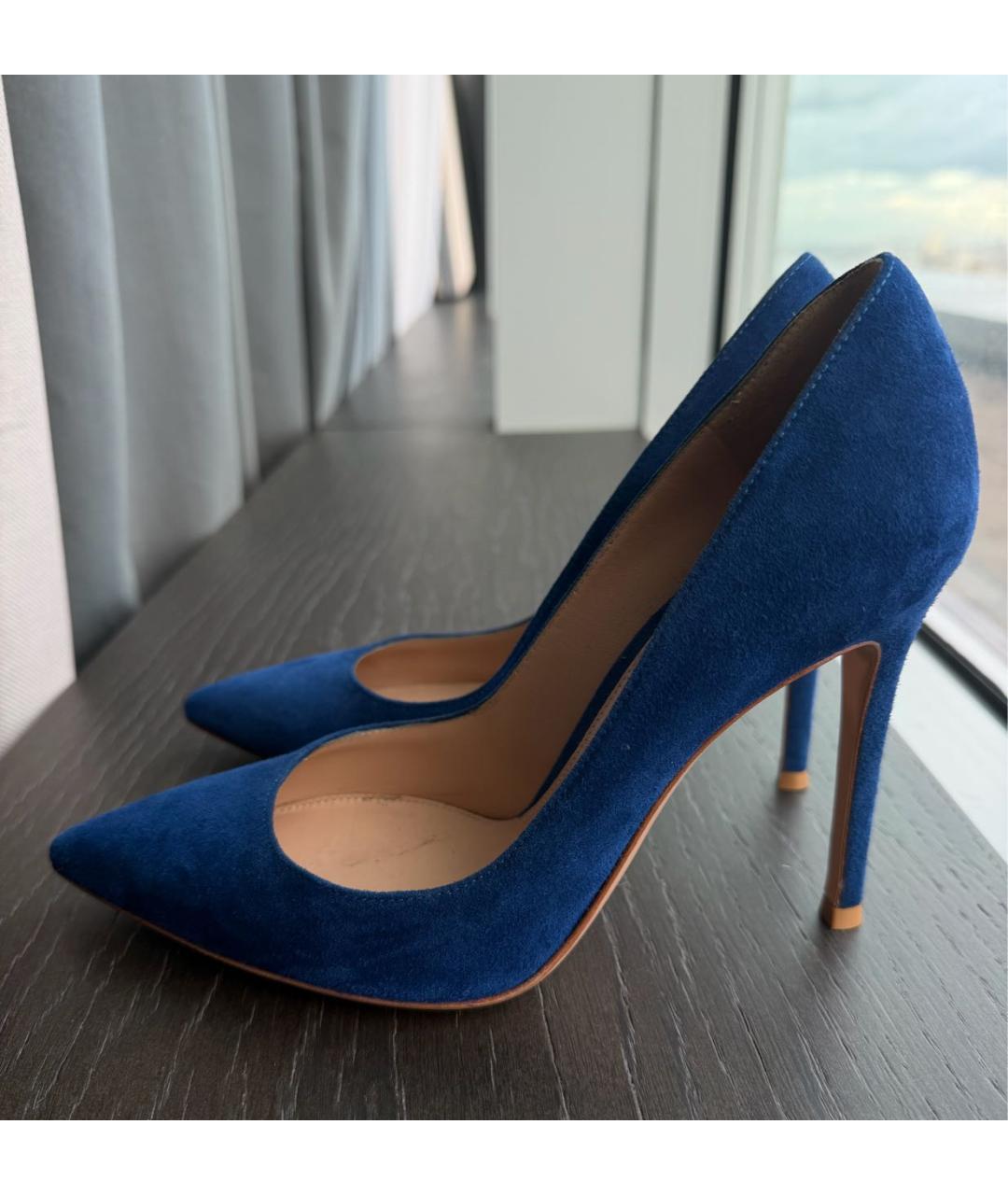 GIANVITO ROSSI Синие замшевые лодочки на низком каблуке, фото 4
