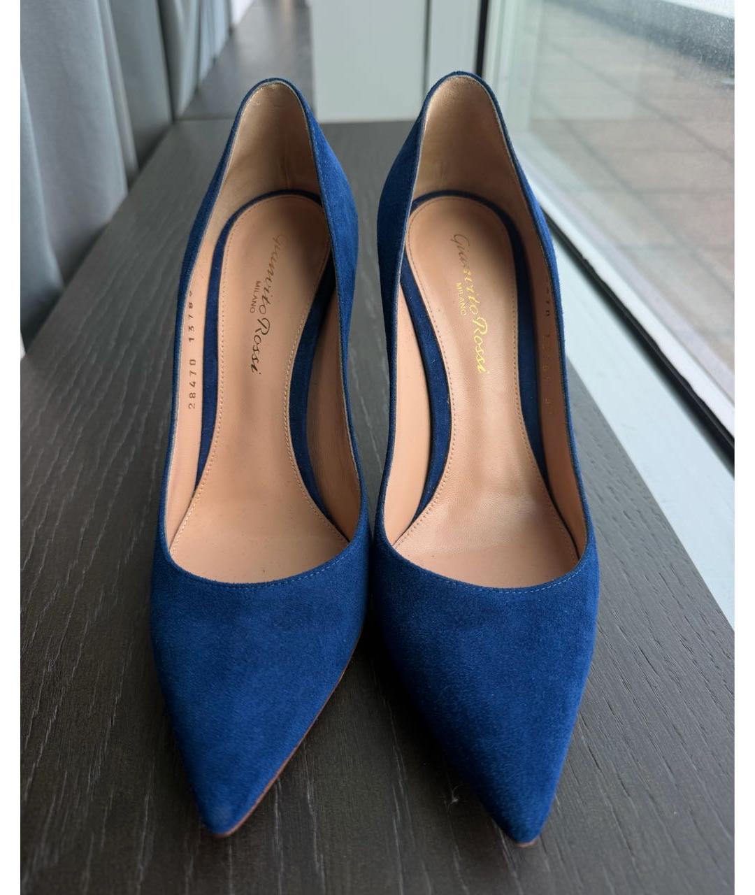 GIANVITO ROSSI Синие замшевые лодочки на низком каблуке, фото 2