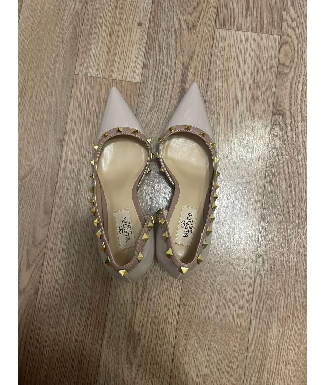 VALENTINO Бежевые туфли из лакированной кожи, фото 3