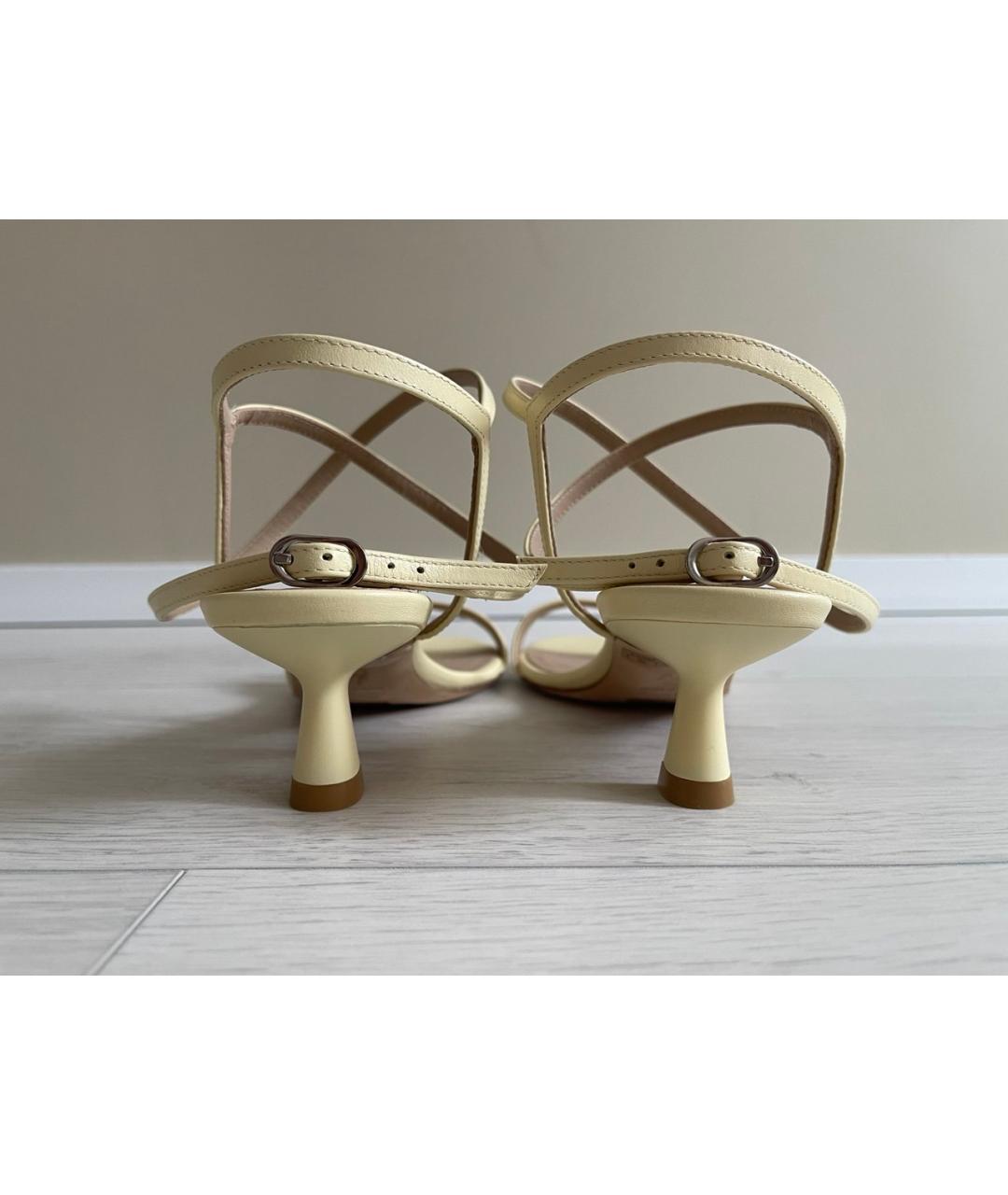 STUART WEITZMAN Желтые кожаные босоножки, фото 5