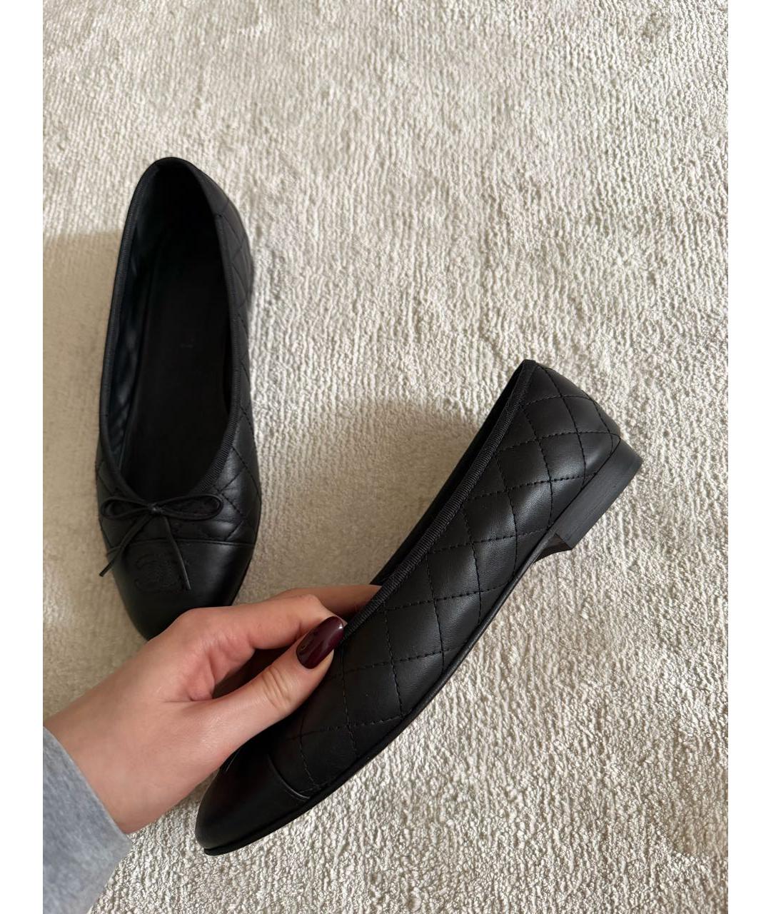 CHANEL Черные кожаные балетки, фото 2