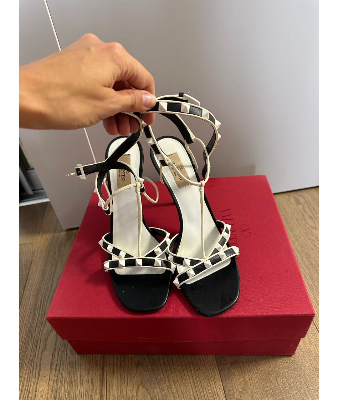 VALENTINO Черные кожаные босоножки, фото 2