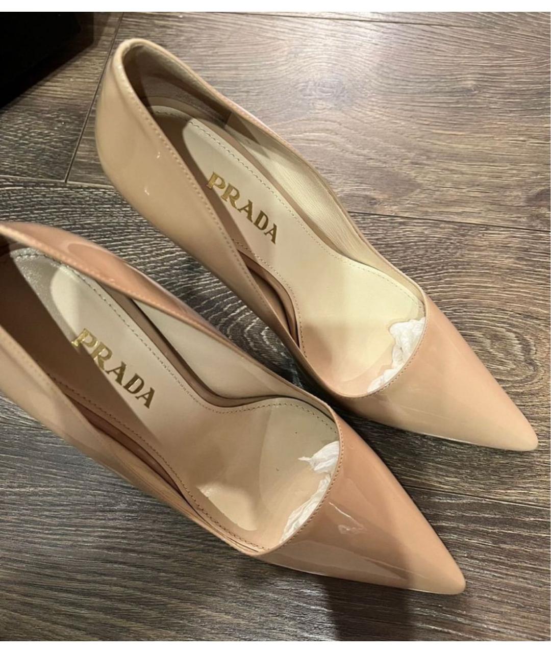 PRADA Бежевые туфли из лакированной кожи, фото 2