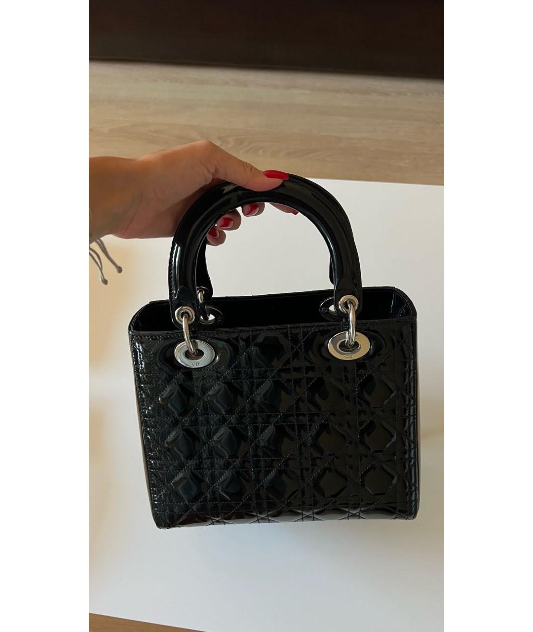 CHRISTIAN DIOR Черная сумка с короткими ручками из лакированной кожи, фото 4
