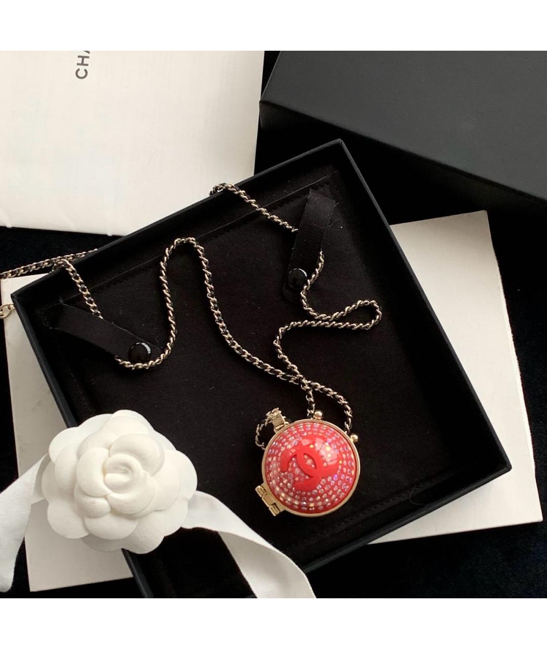 CHANEL Золотая металлическая подвеска, фото 2