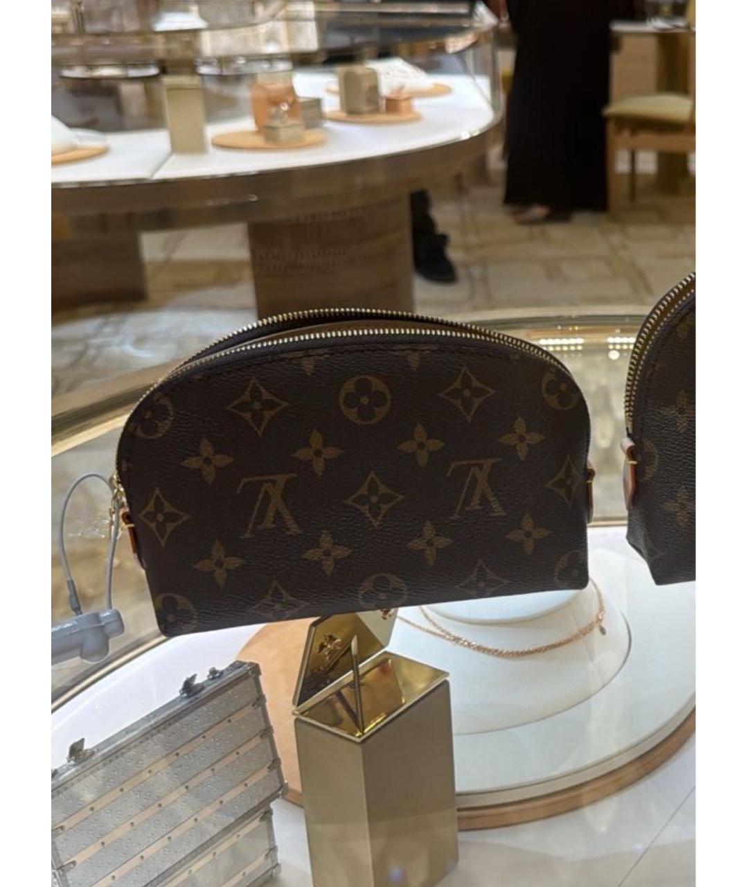 LOUIS VUITTON Коричневая косметичка из канвы, фото 5