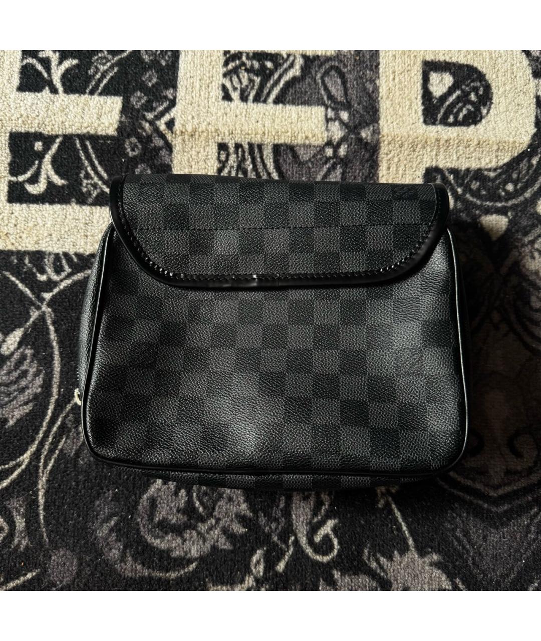 LOUIS VUITTON Черная косметичка из канвы, фото 3