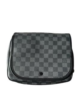 LOUIS VUITTON Косметичка