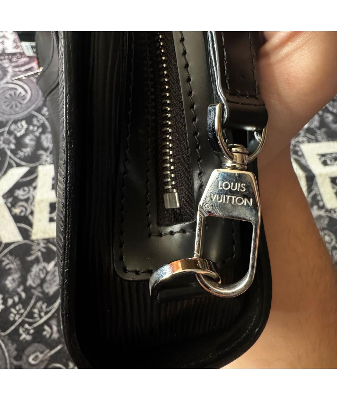 LOUIS VUITTON Черная кожаная барсетка, фото 4