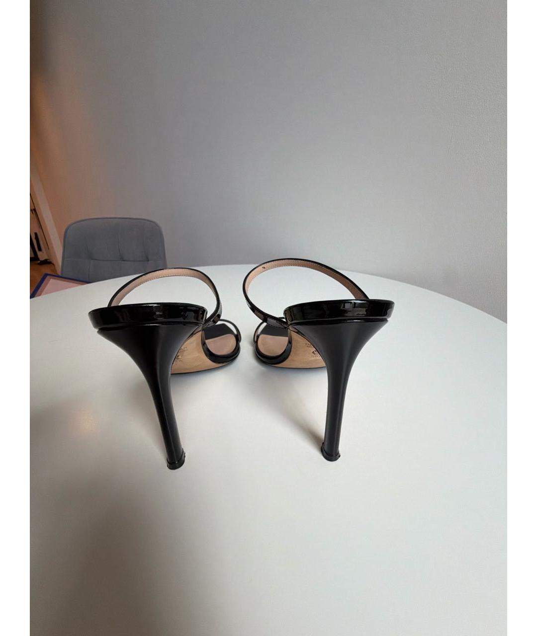 STUART WEITZMAN Черные мюли из лакированной кожи, фото 4
