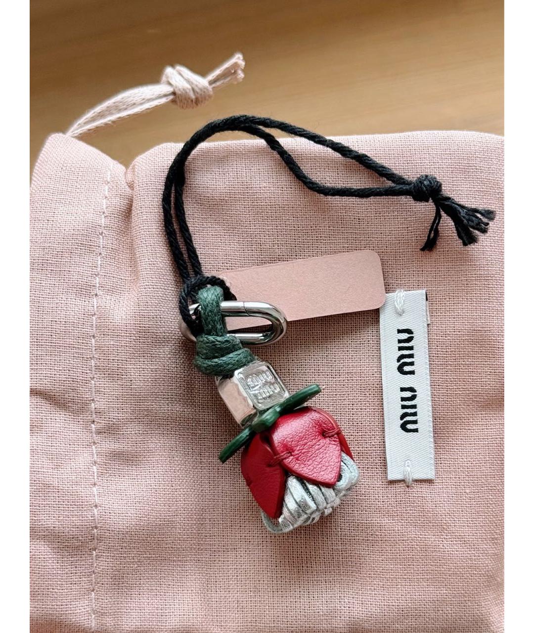 MIU MIU Бордовый брелок, фото 6