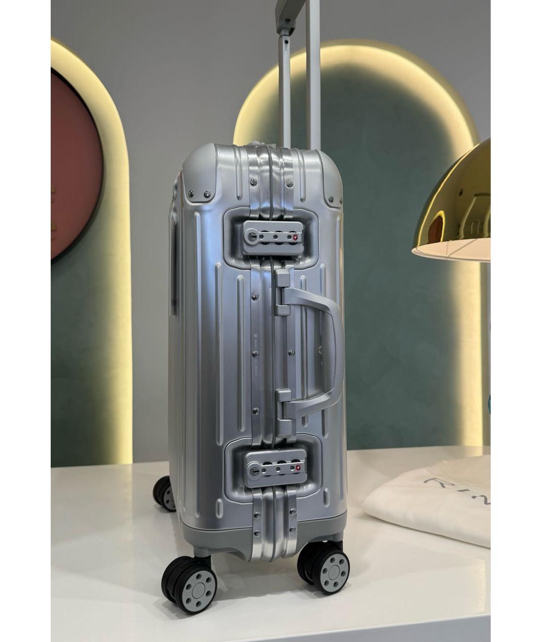 Rimowa Серебряный чемодан, фото 5
