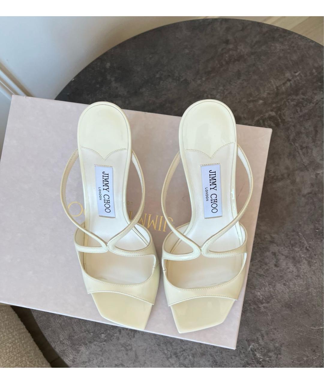 JIMMY CHOO Белые мюли из лакированной кожи, фото 4