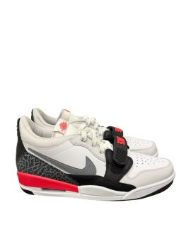 JORDAN Низкие кроссовки / кеды