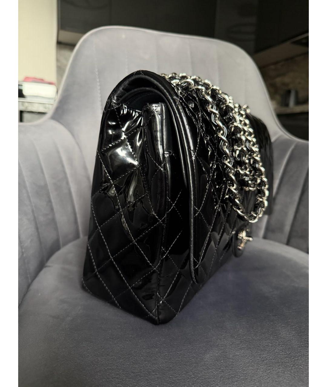 CHANEL Черная сумка через плечо из лакированной кожи, фото 2