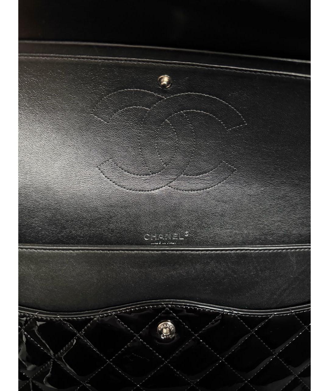 CHANEL Черная сумка через плечо из лакированной кожи, фото 4