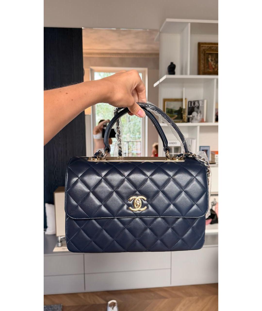 CHANEL Темно-синяя кожаная сумка через плечо, фото 2