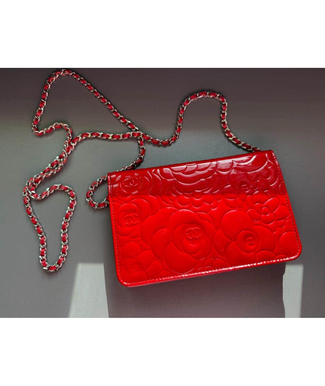 CHANEL Красная сумка через плечо из лакированной кожи, фото 2