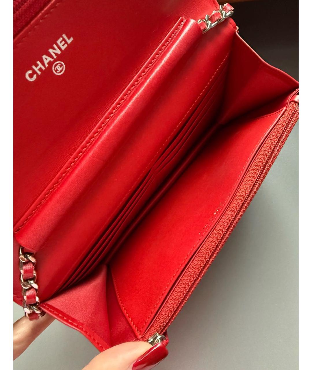 CHANEL Красная сумка через плечо из лакированной кожи, фото 6