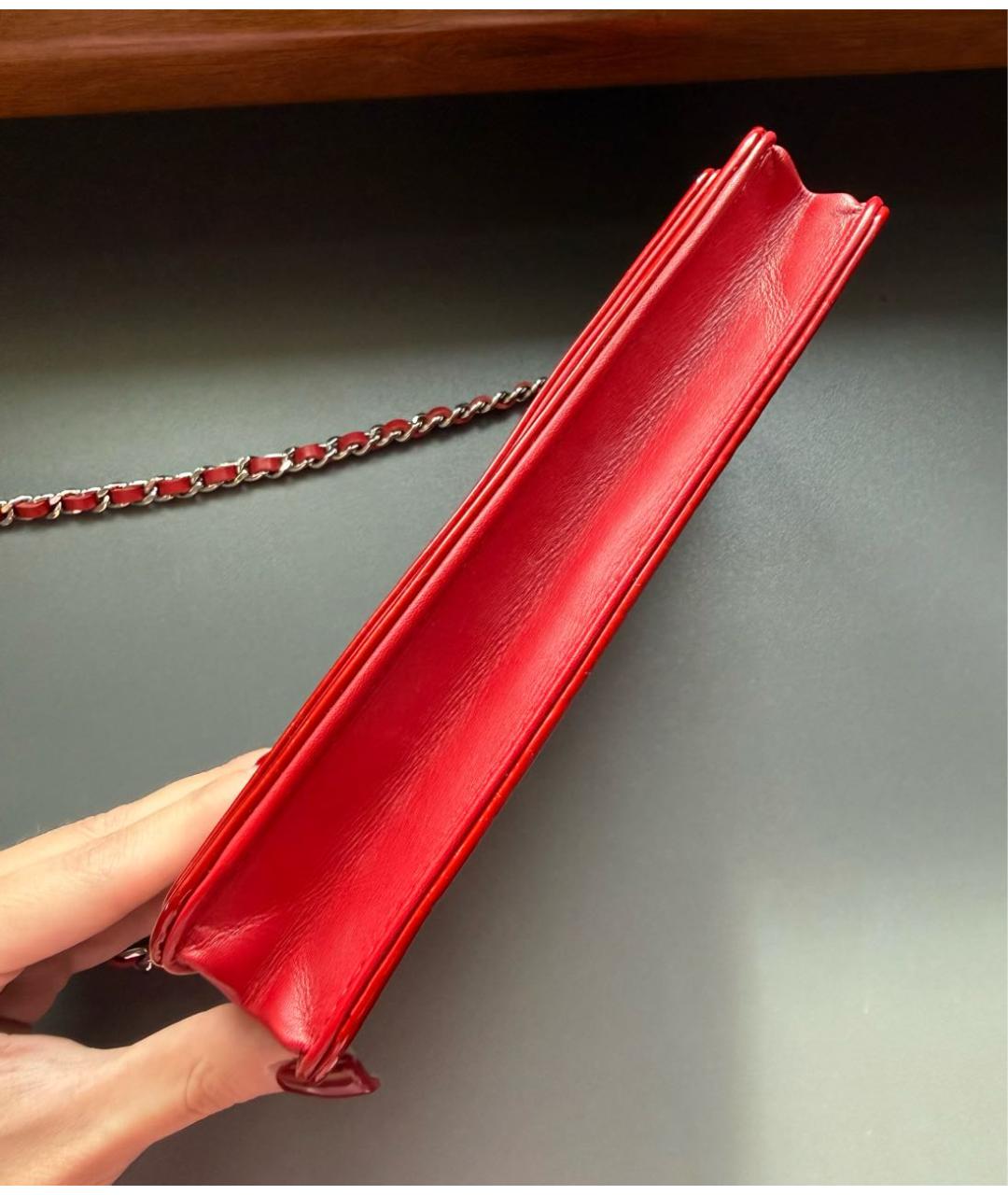 CHANEL Красная сумка через плечо из лакированной кожи, фото 4