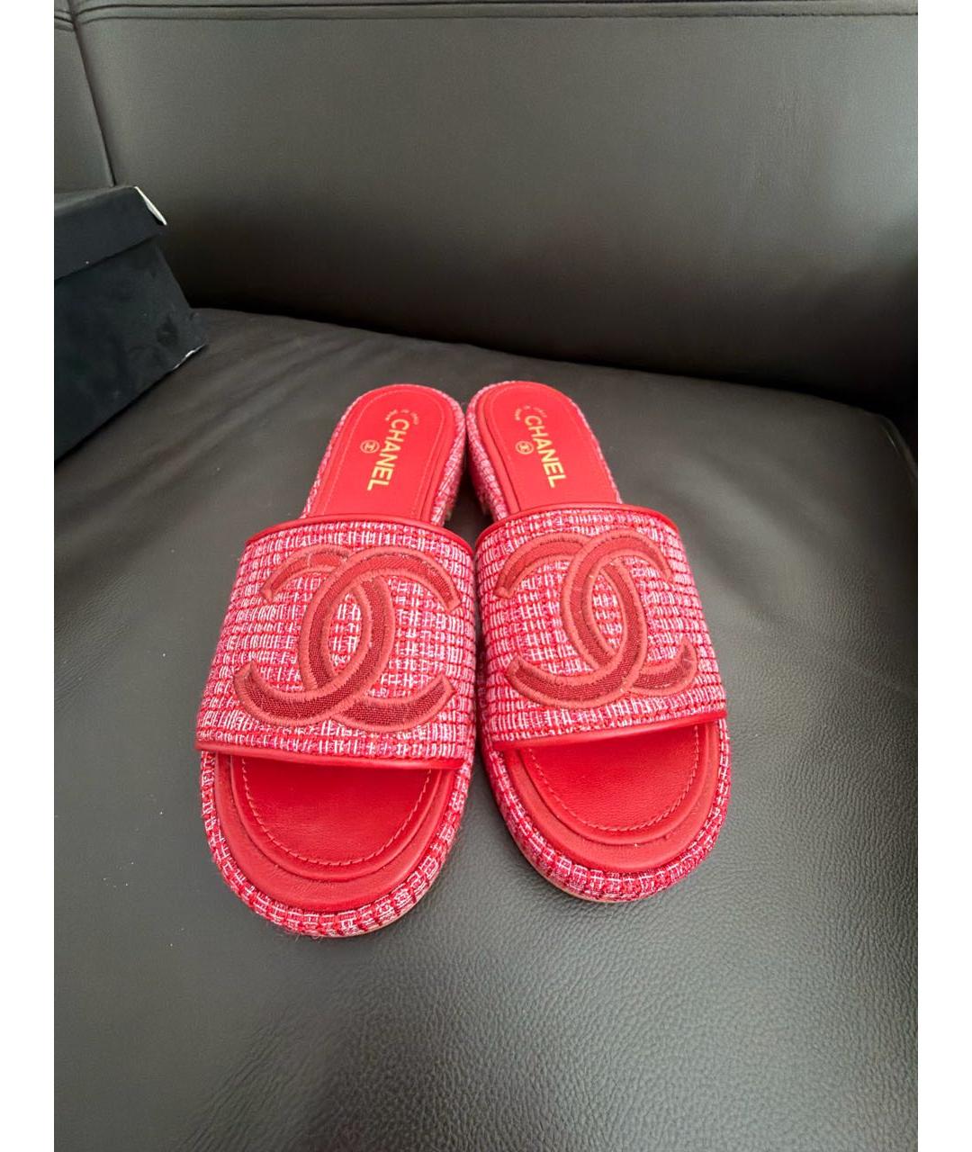 CHANEL Красные текстильные мюли, фото 2