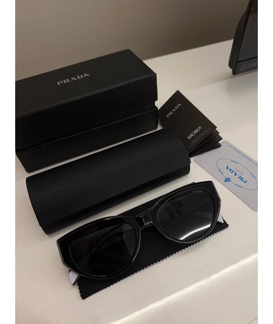 PRADA Черные пластиковые солнцезащитные очки, фото 3