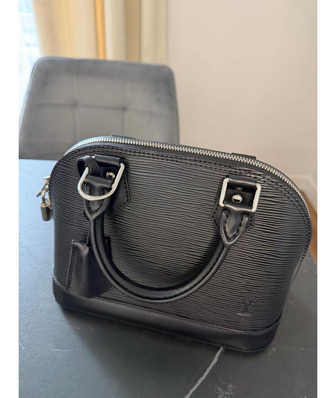 LOUIS VUITTON Черная кожаная сумка с короткими ручками, фото 3