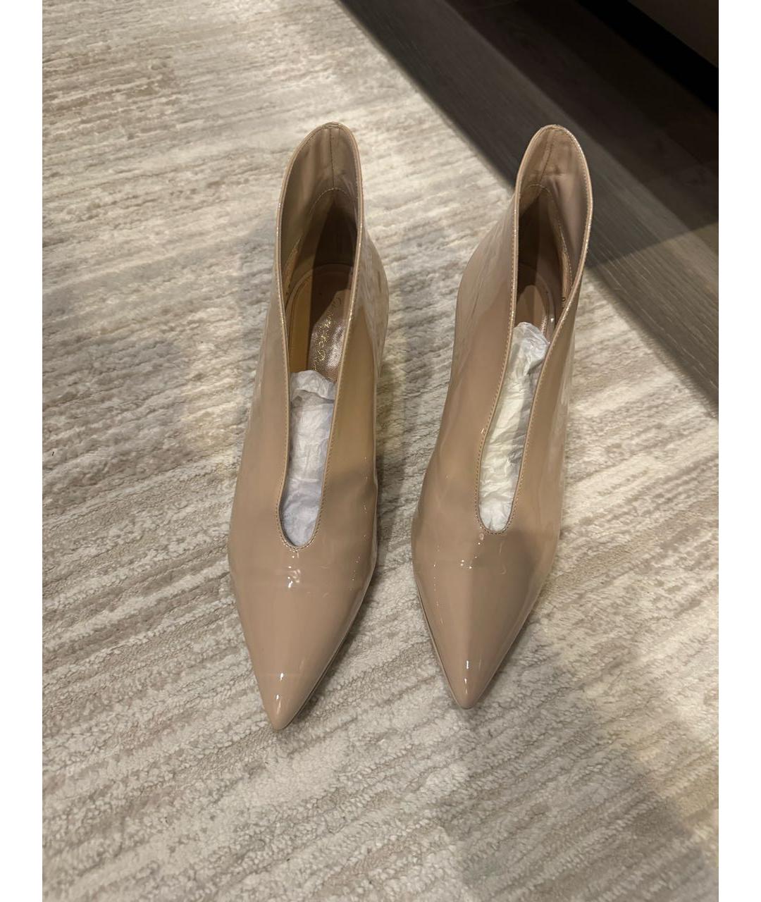 GIANVITO ROSSI Бежевые ботильоны из лакированной кожи, фото 2