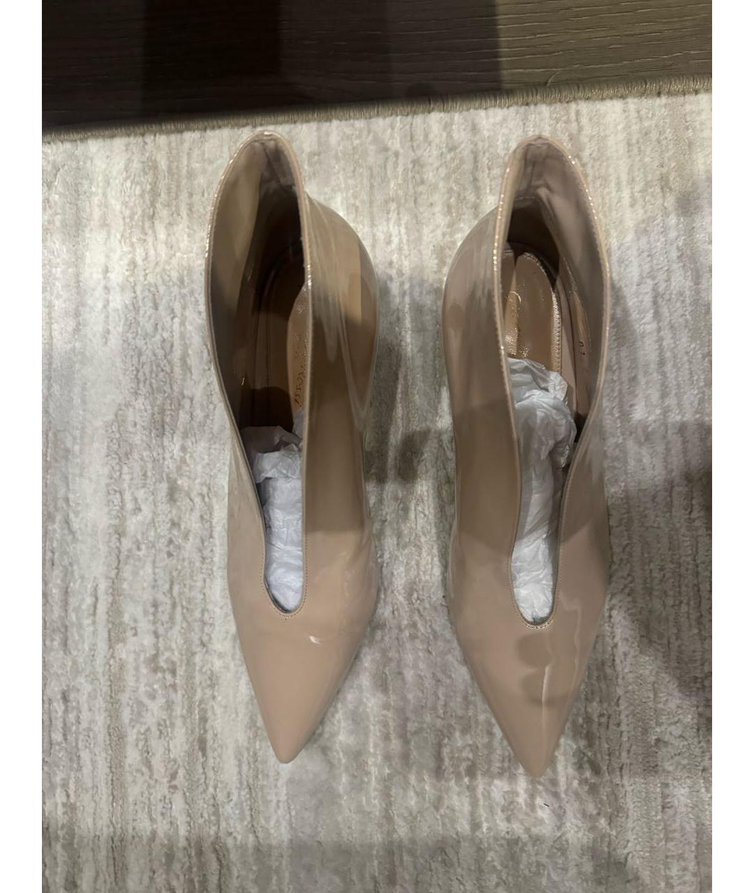 GIANVITO ROSSI Бежевые ботильоны из лакированной кожи, фото 3