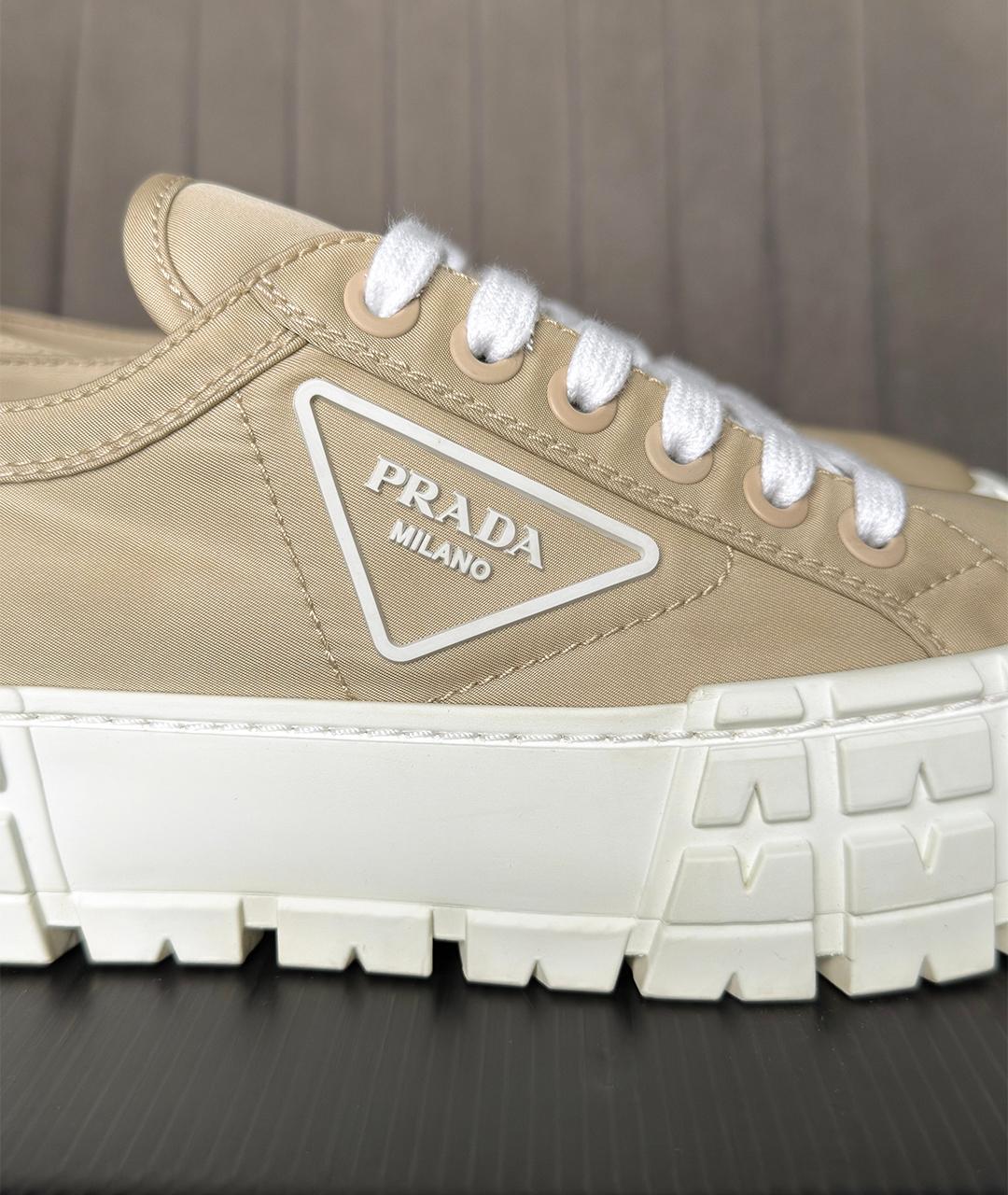 PRADA Бежевые текстильные низкие кроссовки / кеды, фото 5