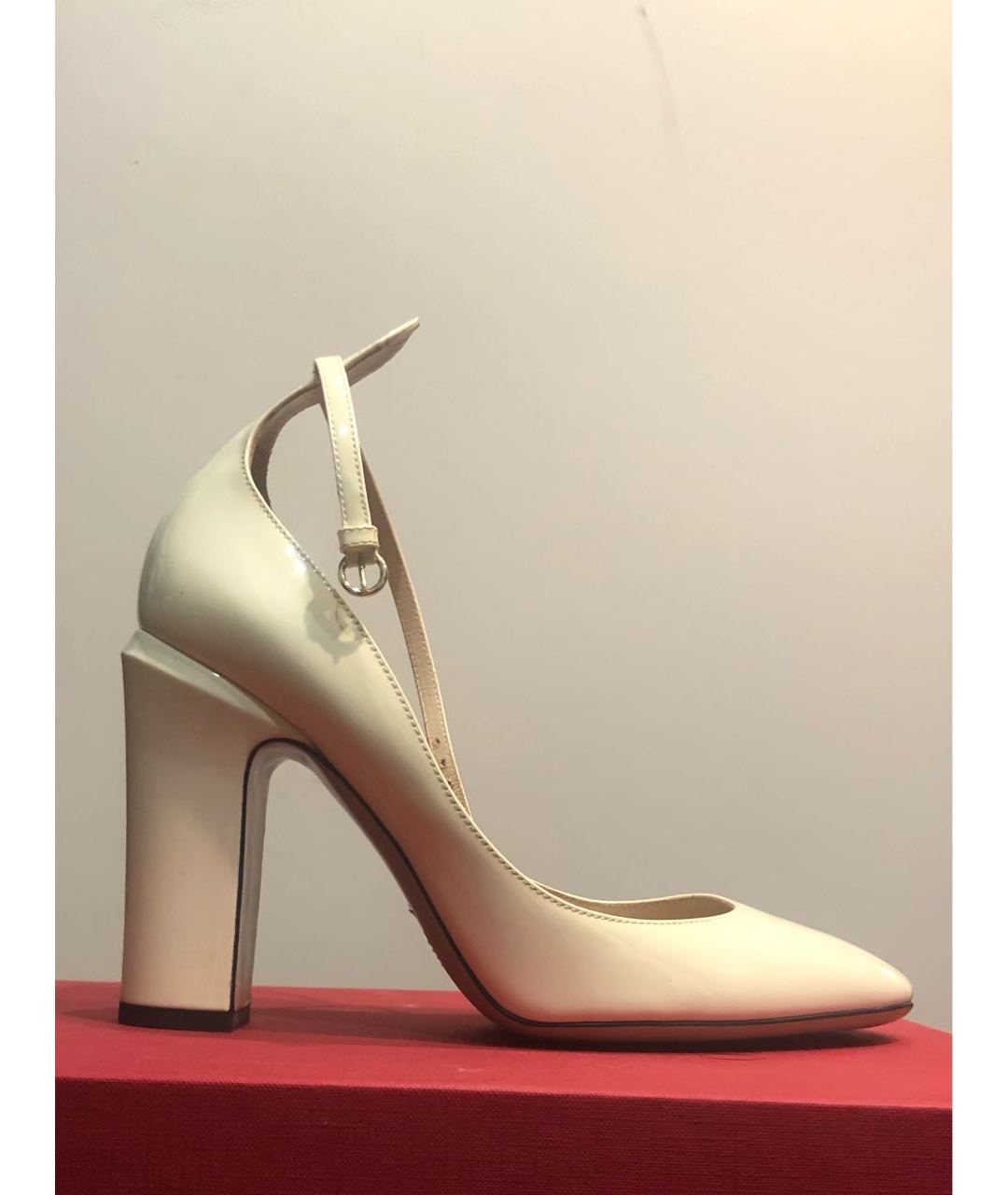 VALENTINO GARAVANI Белые туфли из лакированной кожи, фото 6