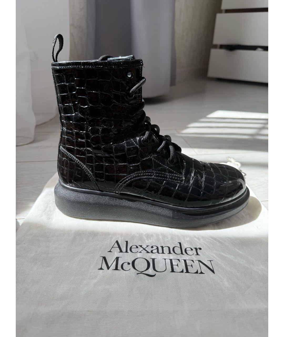 ALEXANDER MCQUEEN Черные ботинки из лакированной кожи, фото 9