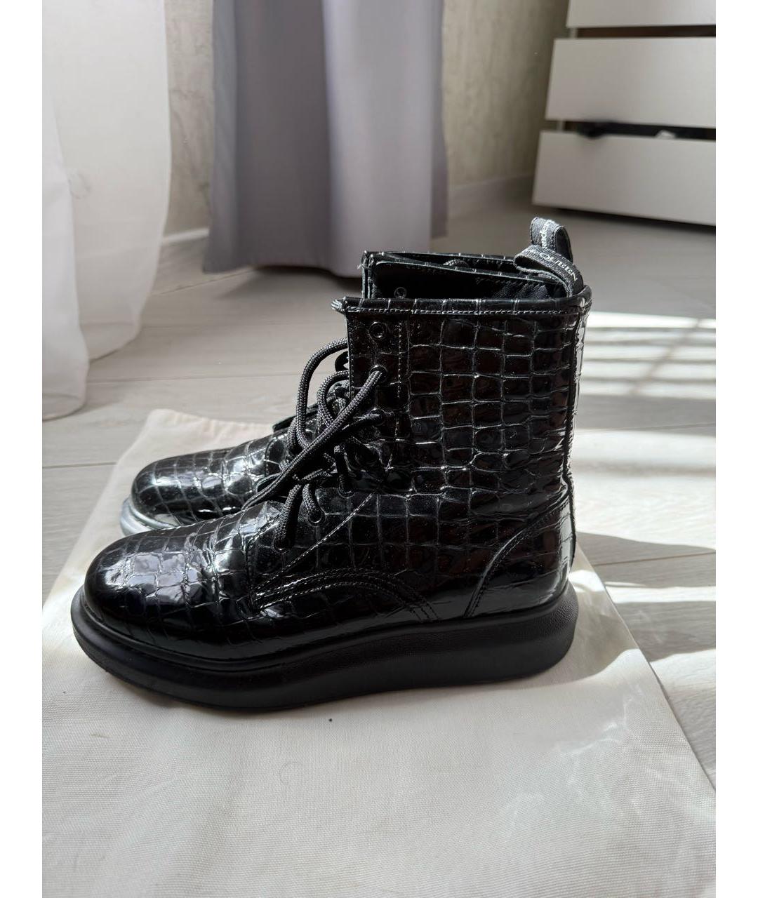 ALEXANDER MCQUEEN Черные ботинки из лакированной кожи, фото 7