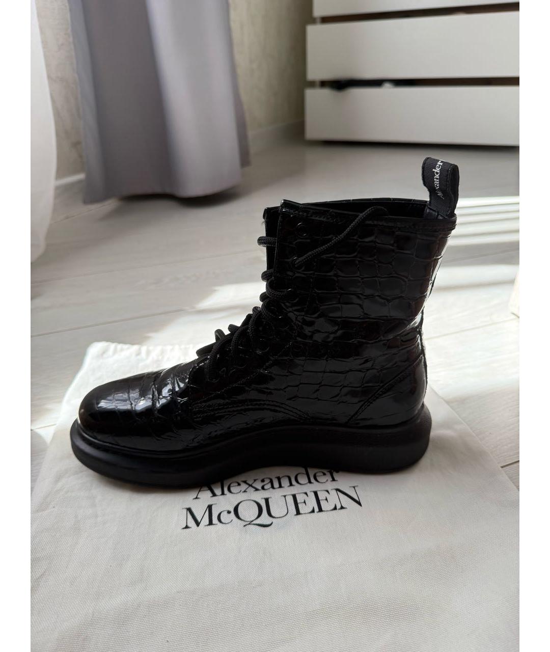 ALEXANDER MCQUEEN Черные ботинки из лакированной кожи, фото 4
