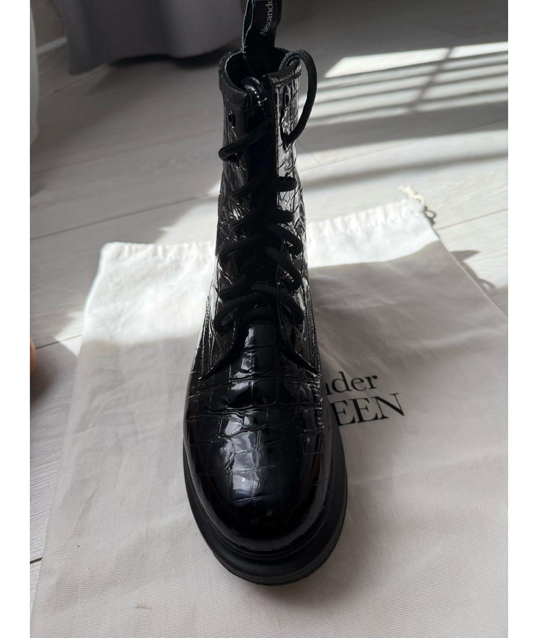 ALEXANDER MCQUEEN Черные ботинки из лакированной кожи, фото 3