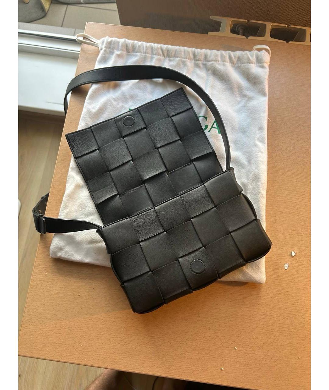 BOTTEGA VENETA Черная кожаная сумка на плечо, фото 2