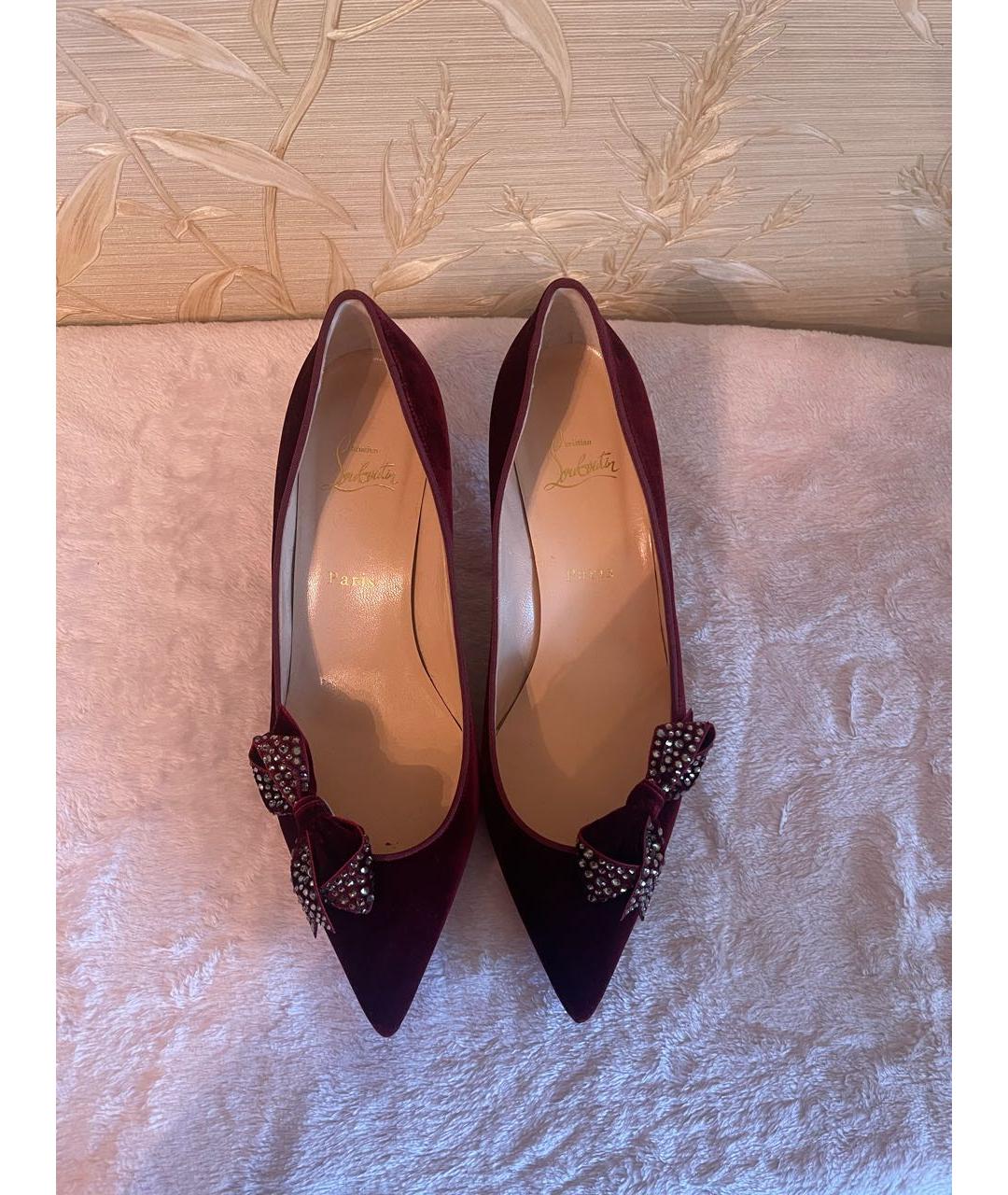 CHRISTIAN LOUBOUTIN Бордовые бархатные лодочки на низком каблуке, фото 2