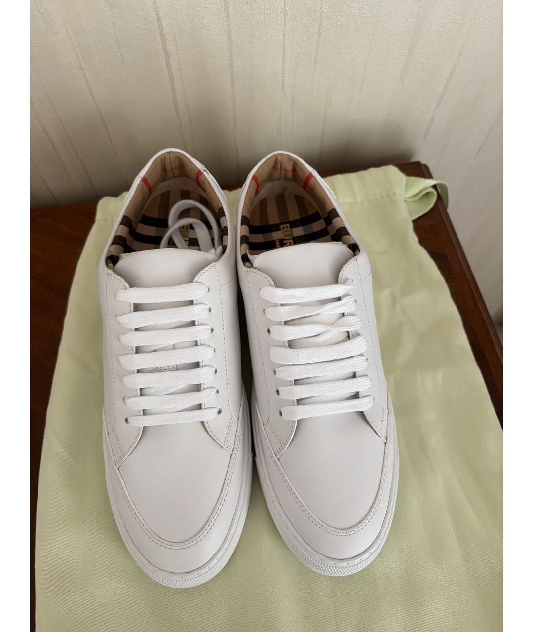 BURBERRY Белые кожаные кеды, фото 2