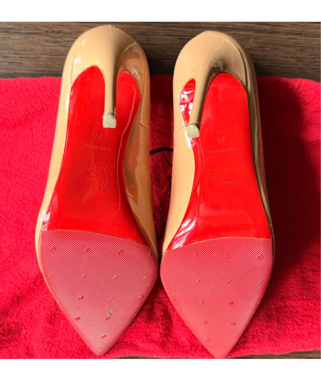 CHRISTIAN LOUBOUTIN Бежевые туфли из лакированной кожи, фото 3