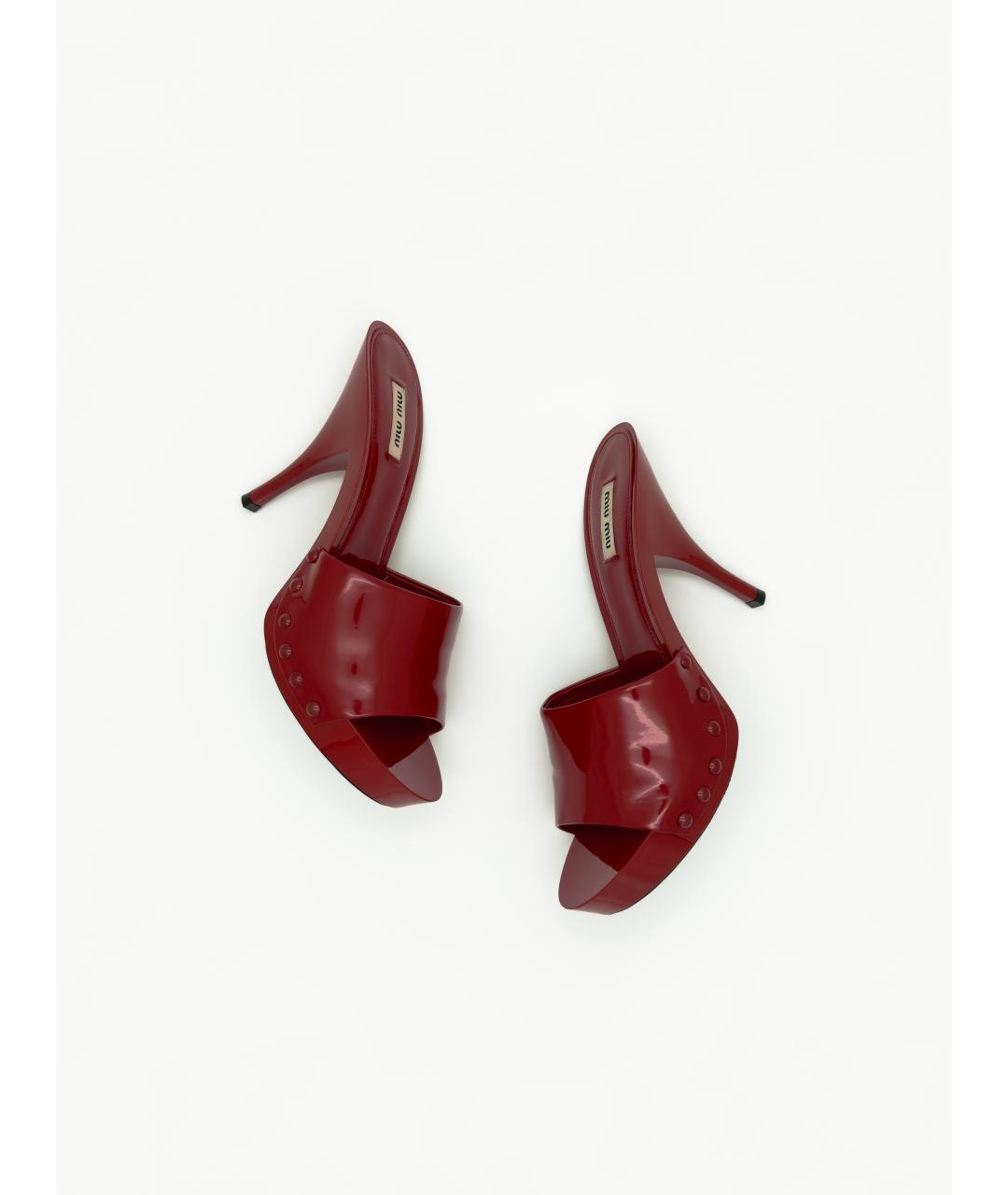 MIU MIU Красные мюли из лакированной кожи, фото 2