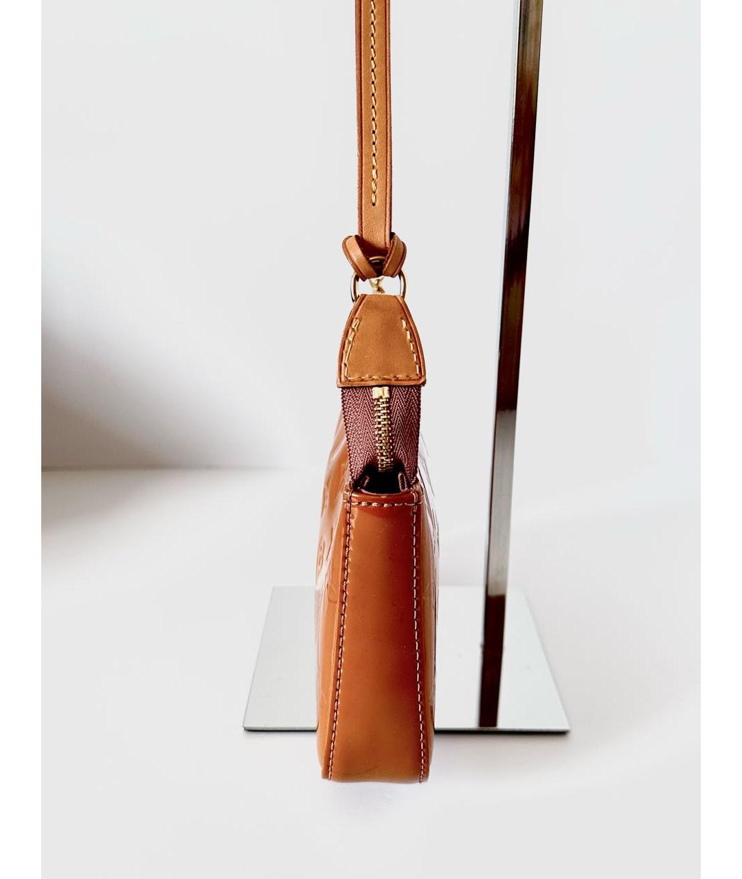 LOUIS VUITTON Оранжевая сумка с короткими ручками из лакированной кожи, фото 6