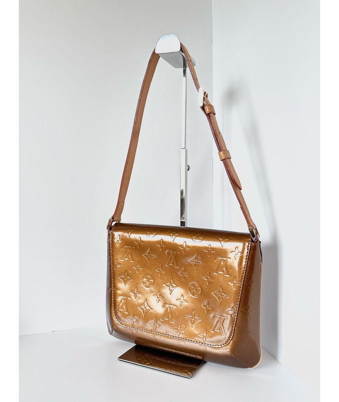 LOUIS VUITTON Коричневая сумка через плечо из лакированной кожи, фото 4
