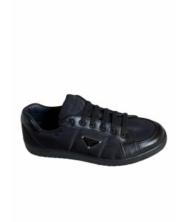 PRADA Низкие кроссовки / кеды