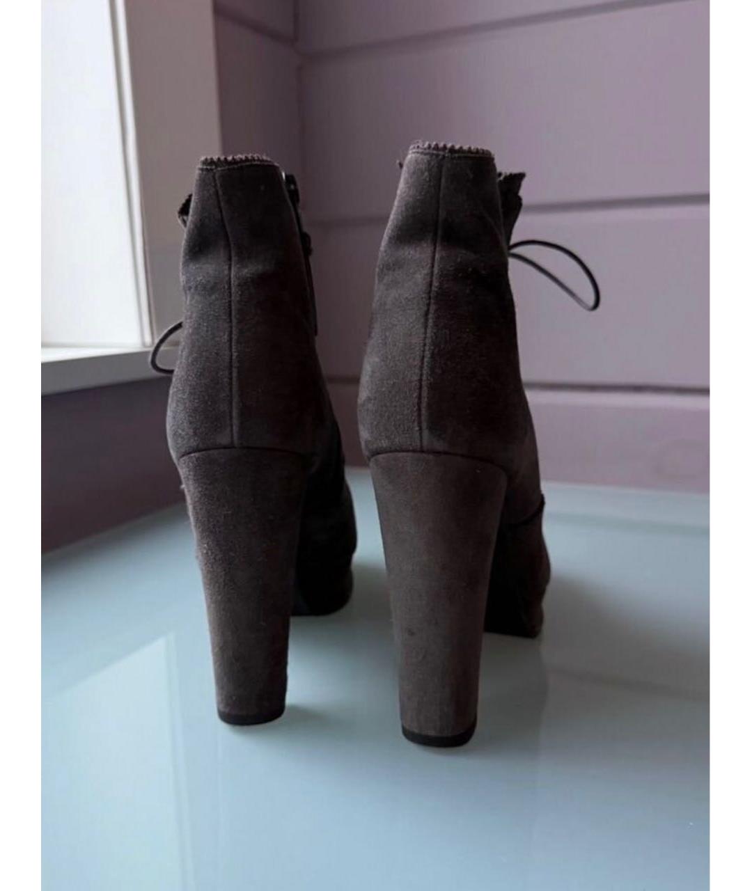 STUART WEITZMAN Серые замшевые ботильоны, фото 3