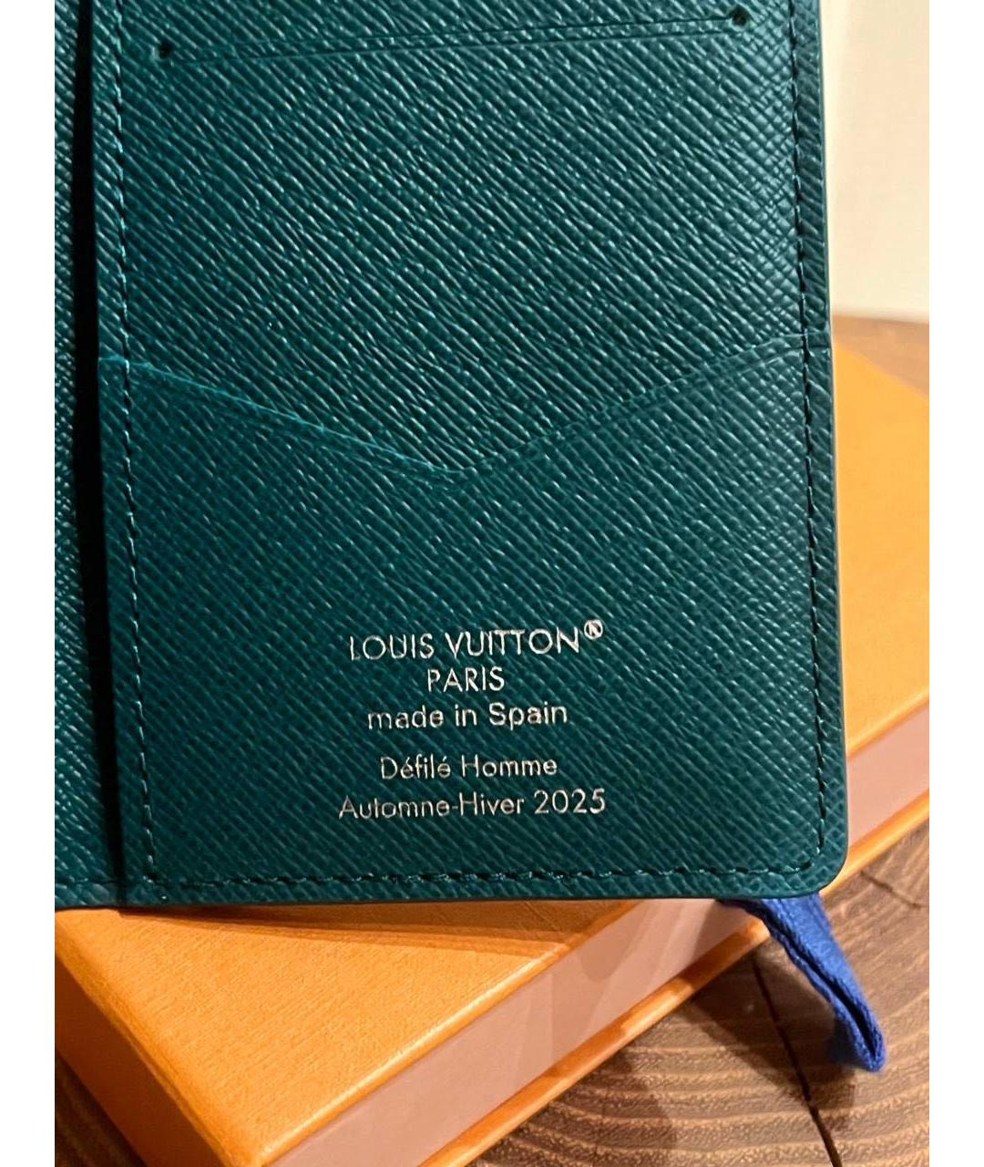 LOUIS VUITTON Зеленый кожаный кардхолдер, фото 6